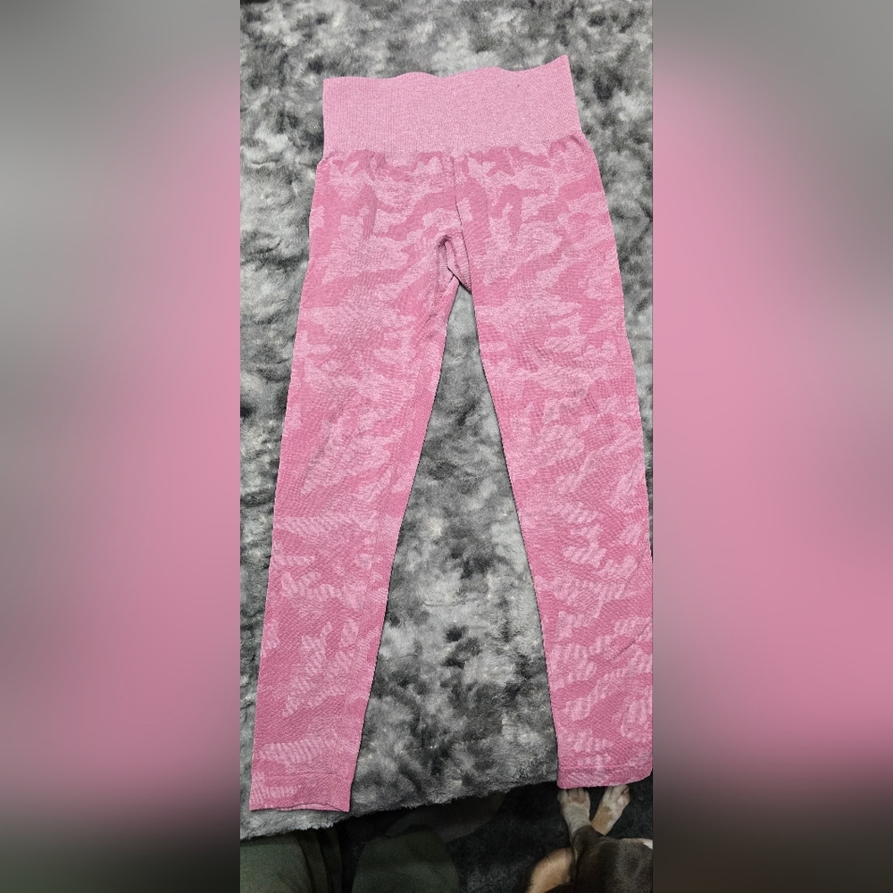 NVGTN Women's Pink Camo Leggings